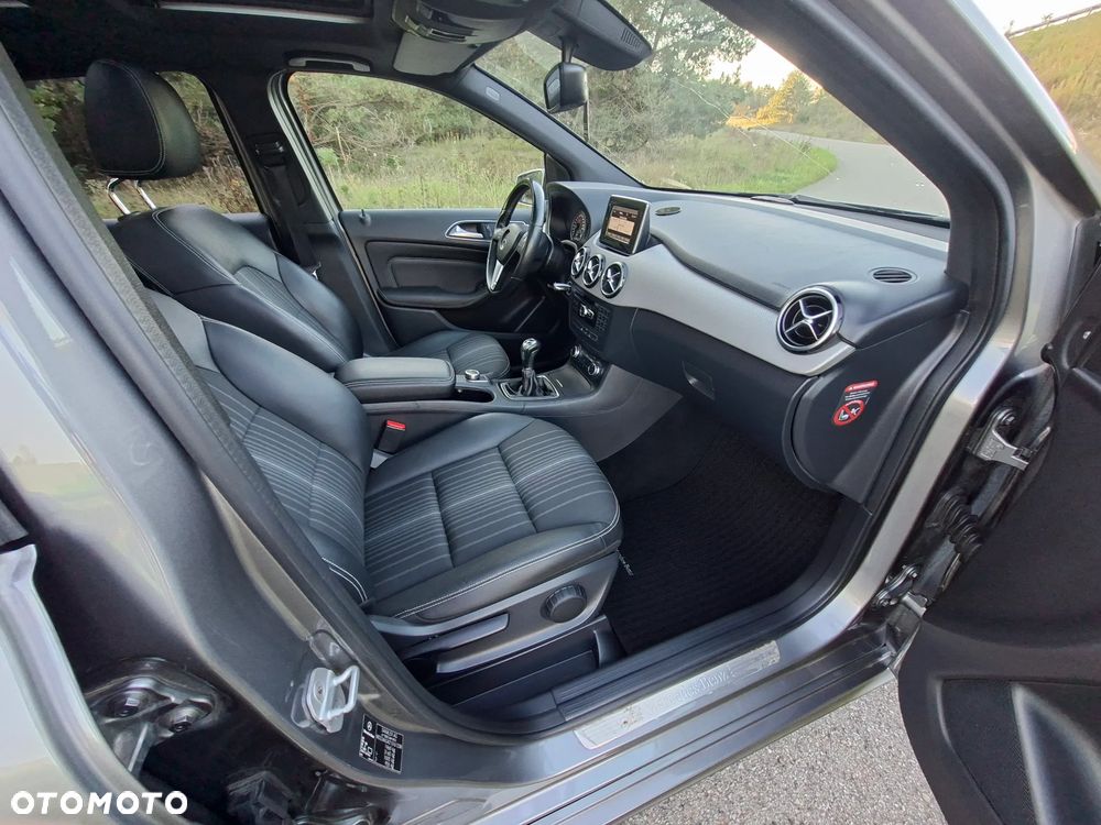 Mercedes-Benz Klasa B 180 BlueEFFICIENCY Edition 1 - 24