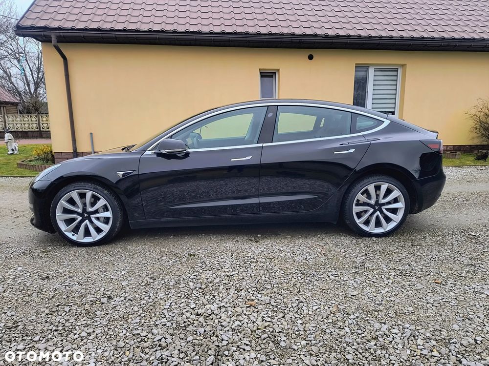 Tesla Model 3 - 4