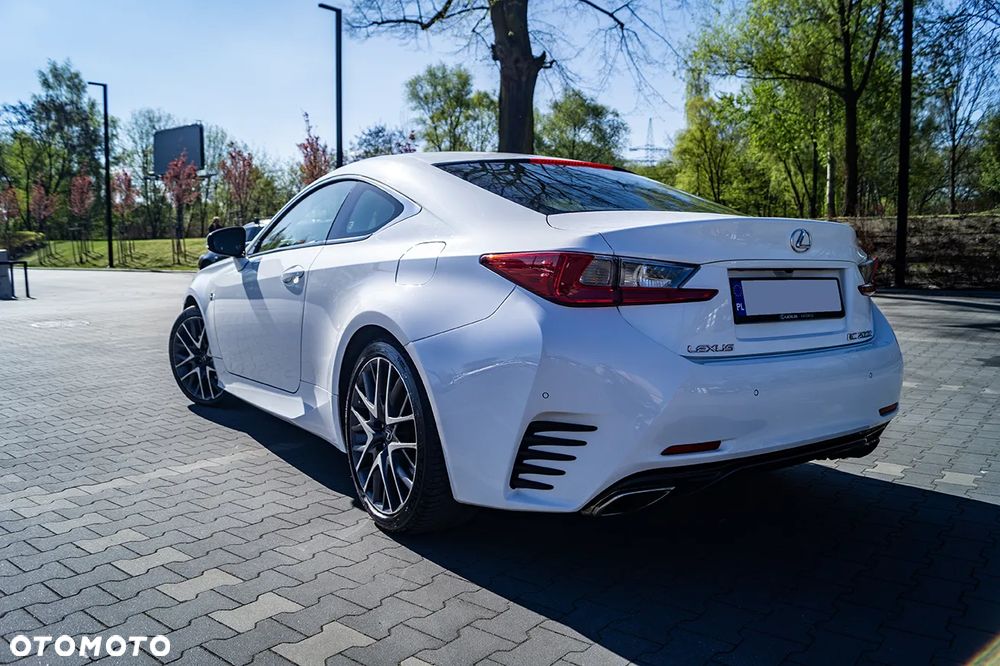 Lexus RC 200t / 300 F Sport - 16