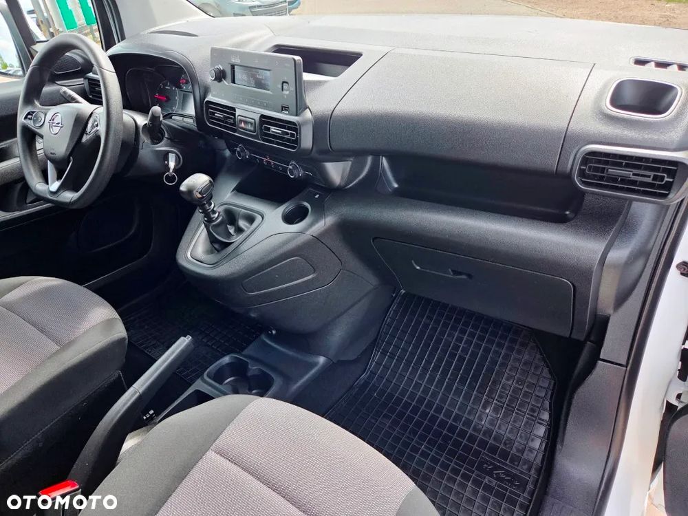 Opel COMBO - 31