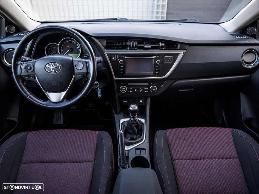Toyota Auris Touring Sports 1.4 D-4D Comfort+Pack Sport - 2