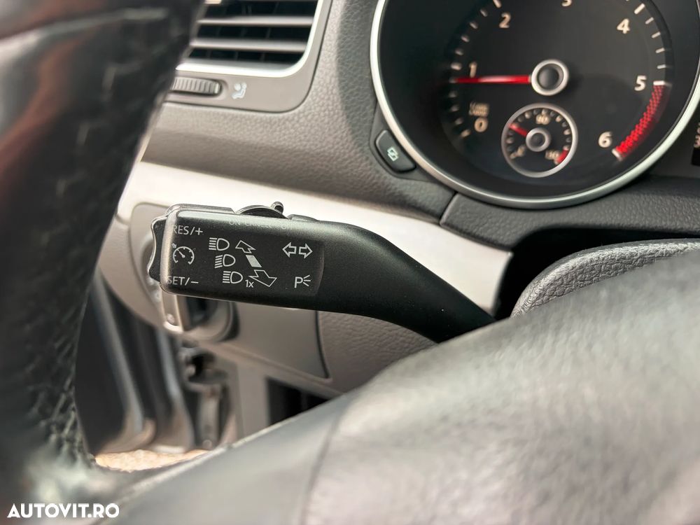 Volkswagen Golf 1.6 TDI DPF BlueMotion Technology Highline - 13