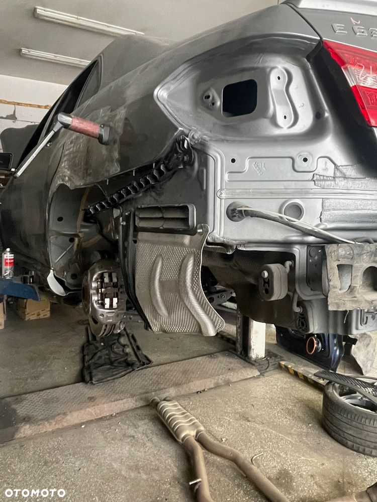 Mercedes-Benz Klasa E 63 AMG - 15