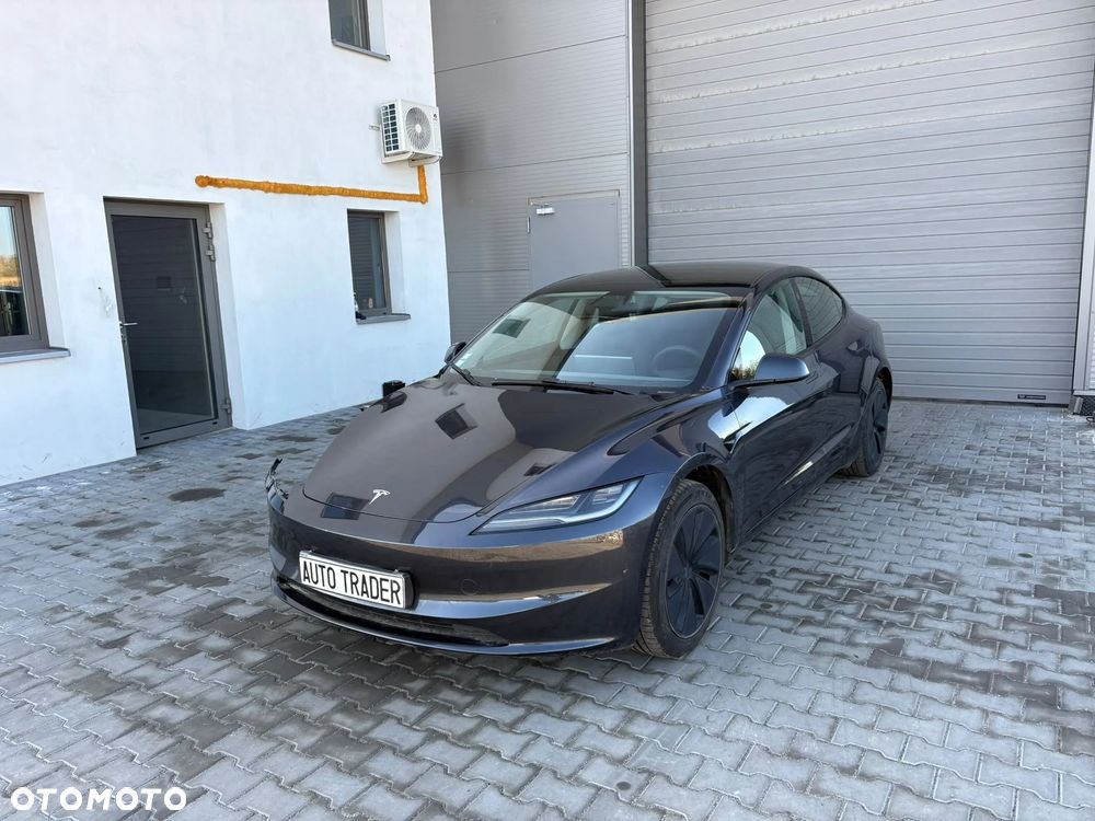 Tesla Model 3 - 1
