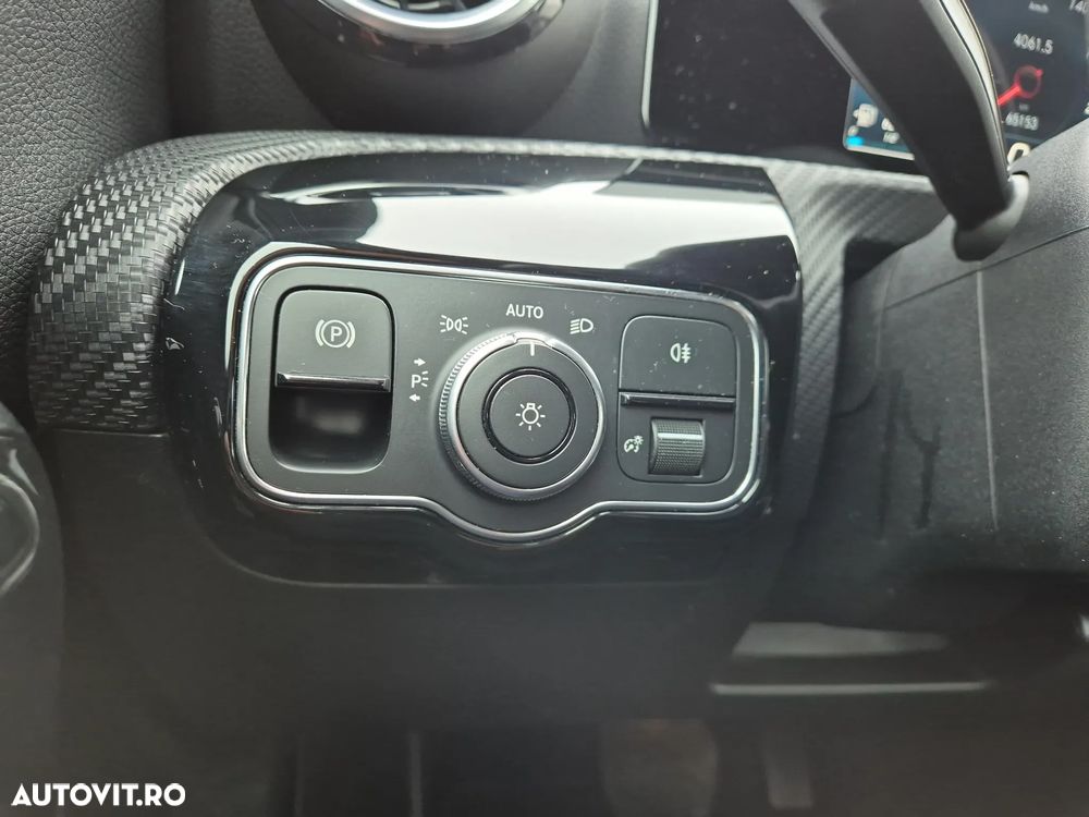 Mercedes-Benz A 200 Sedan 7G-DCT - 14