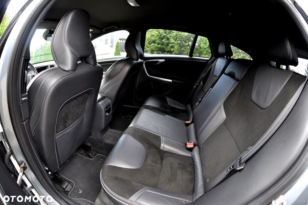 Volvo V60 D4 Geartronic R-Design - 19