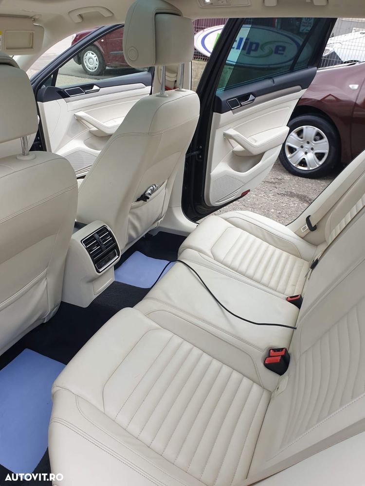 Volkswagen Passat 2.0 TDI SCR 4Motion DSG Highline - 12