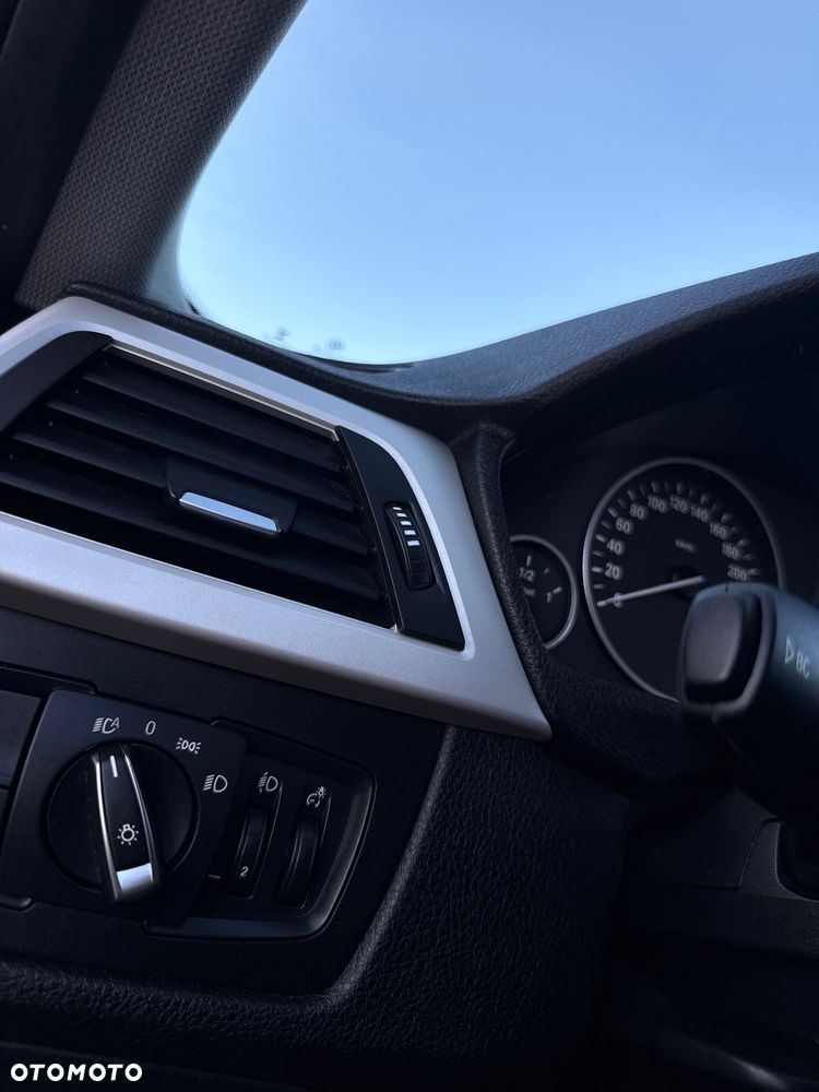 BMW Seria 3 316d Sport Line - 24