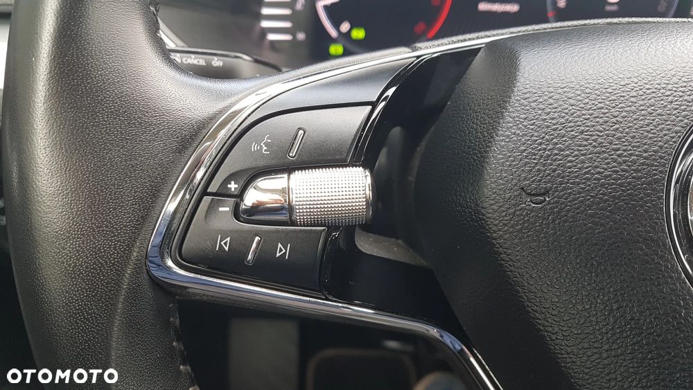 Skoda Superb 1.5 TSI Ambition DSG - 25