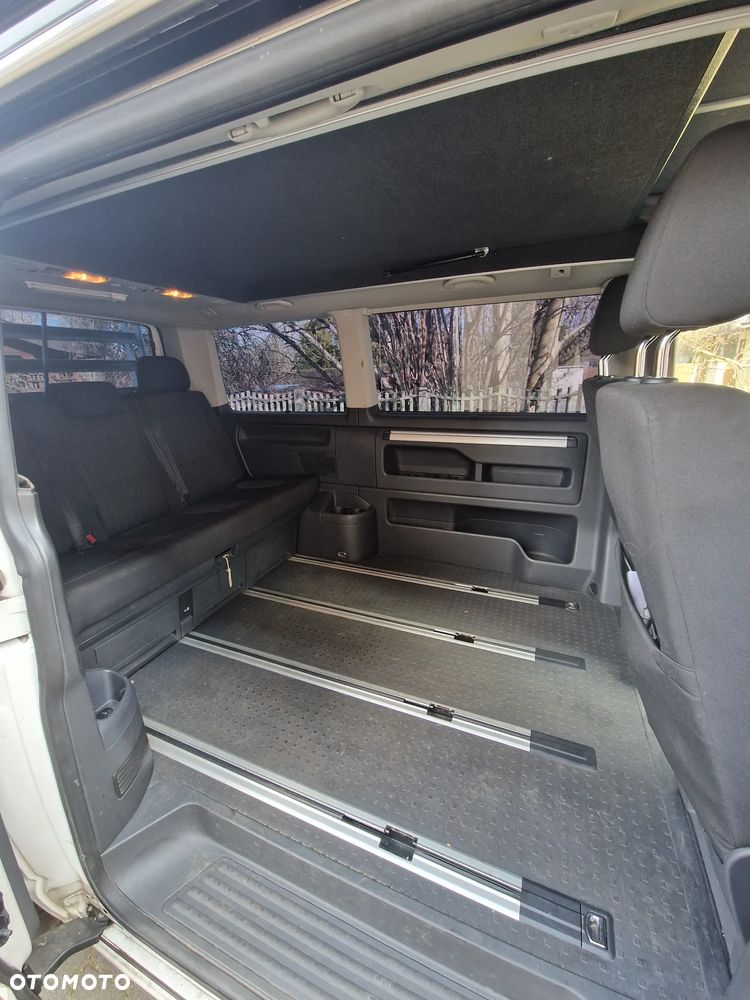 Volkswagen Multivan - 11