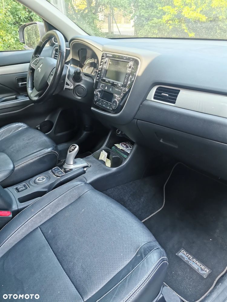 Mitsubishi Outlander 2.0 4WD Plus - 13
