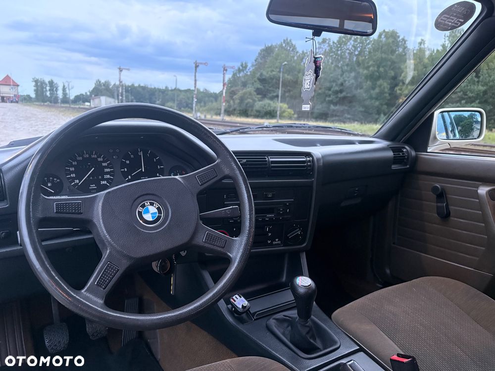 BMW Seria 3 318i - 11