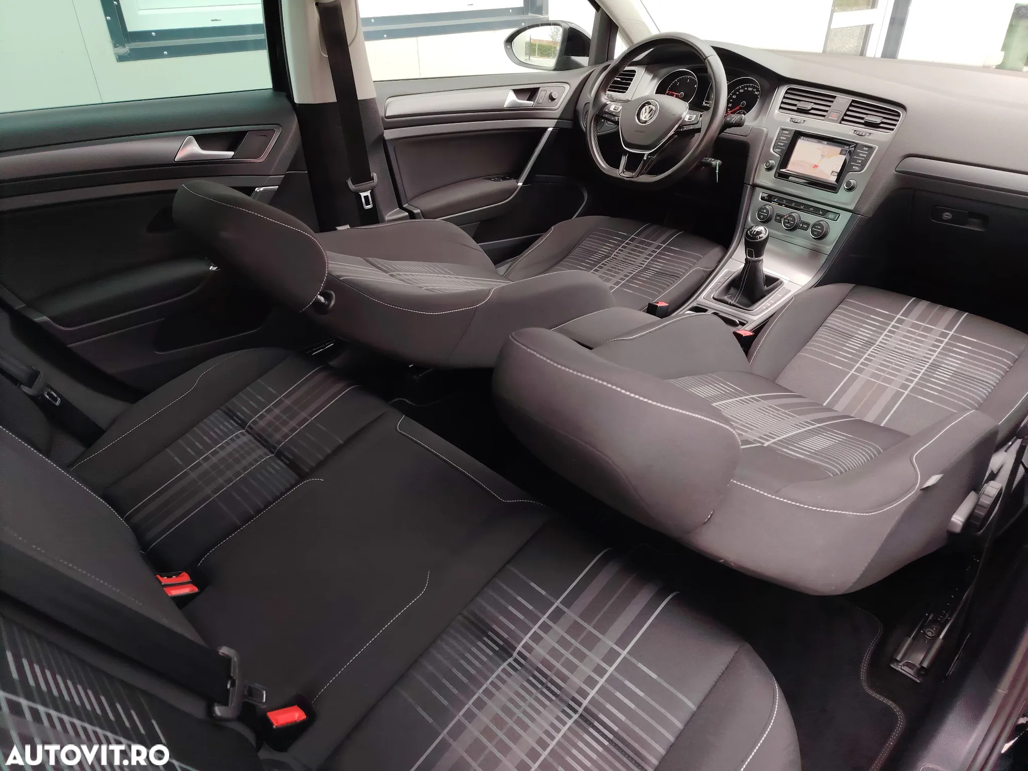 Volkswagen Golf 1.6 TDI BlueMotion Technology Lounge - 11
