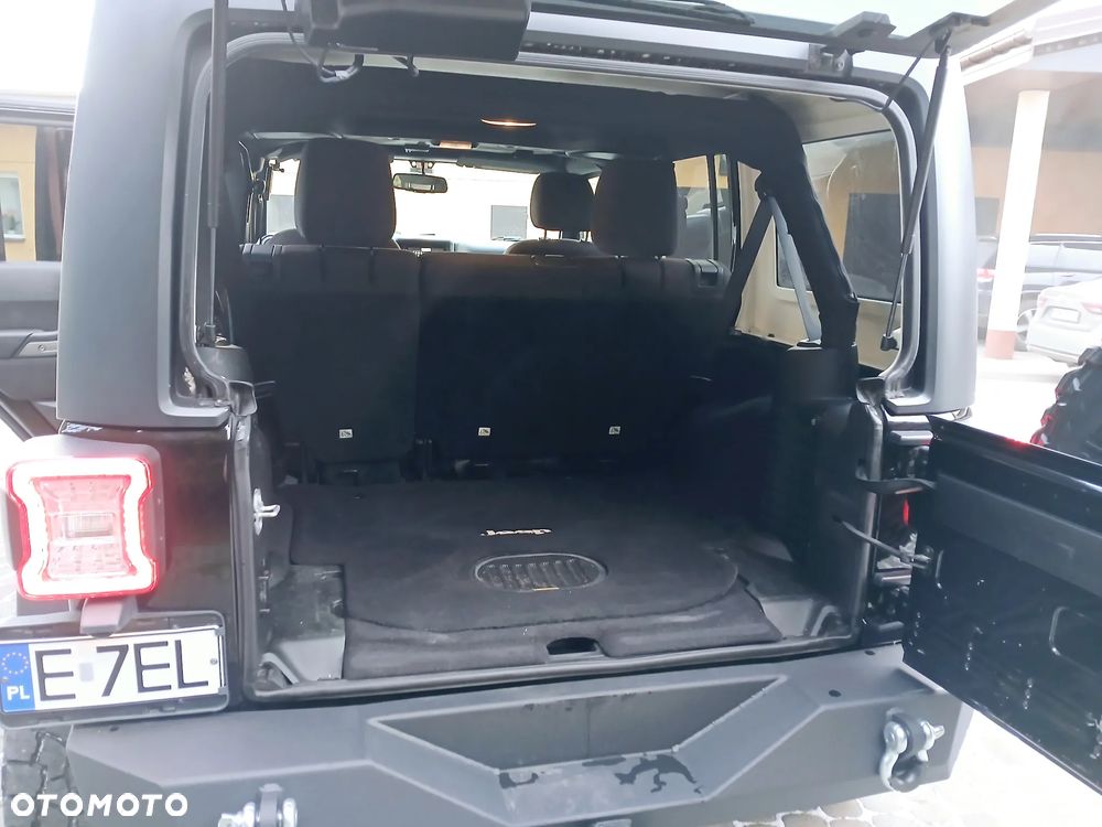 Jeep Wrangler 3.6 Unlim Black Edition II - 16