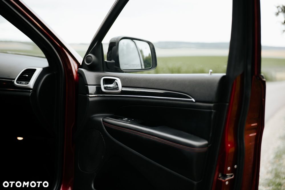 Jeep Grand Cherokee - 16
