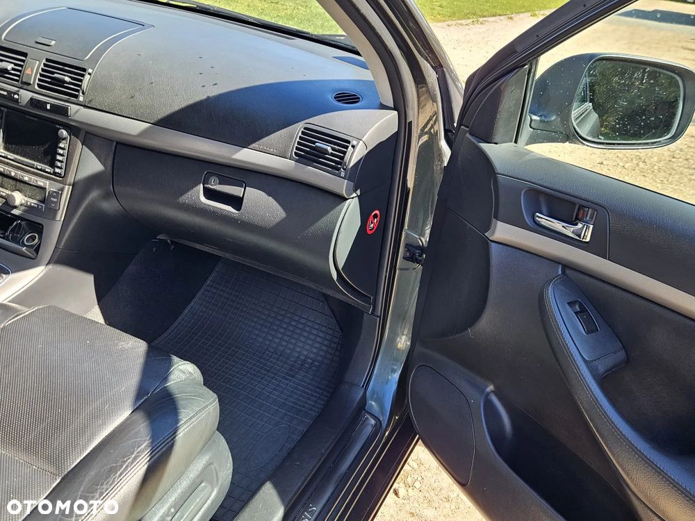 Toyota Avensis 2.2 D-4D Sol Plus 180 Premium - 22