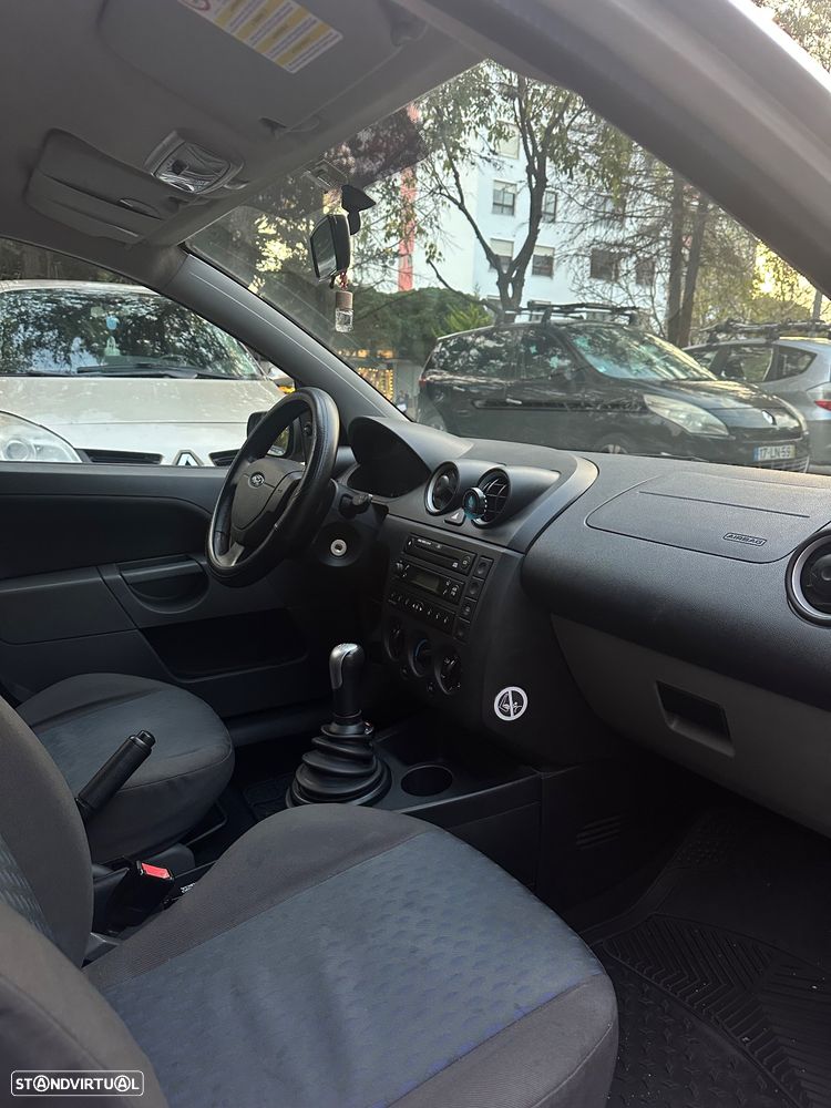 Ford Fiesta 1.25 Trend - 12
