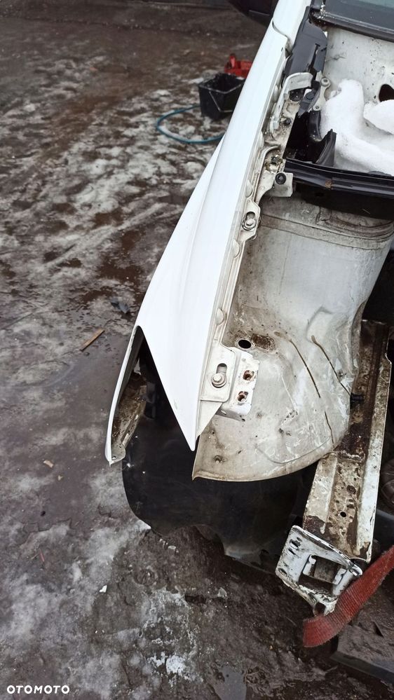 błotnik prawy przód vito viano w639 biały - 4