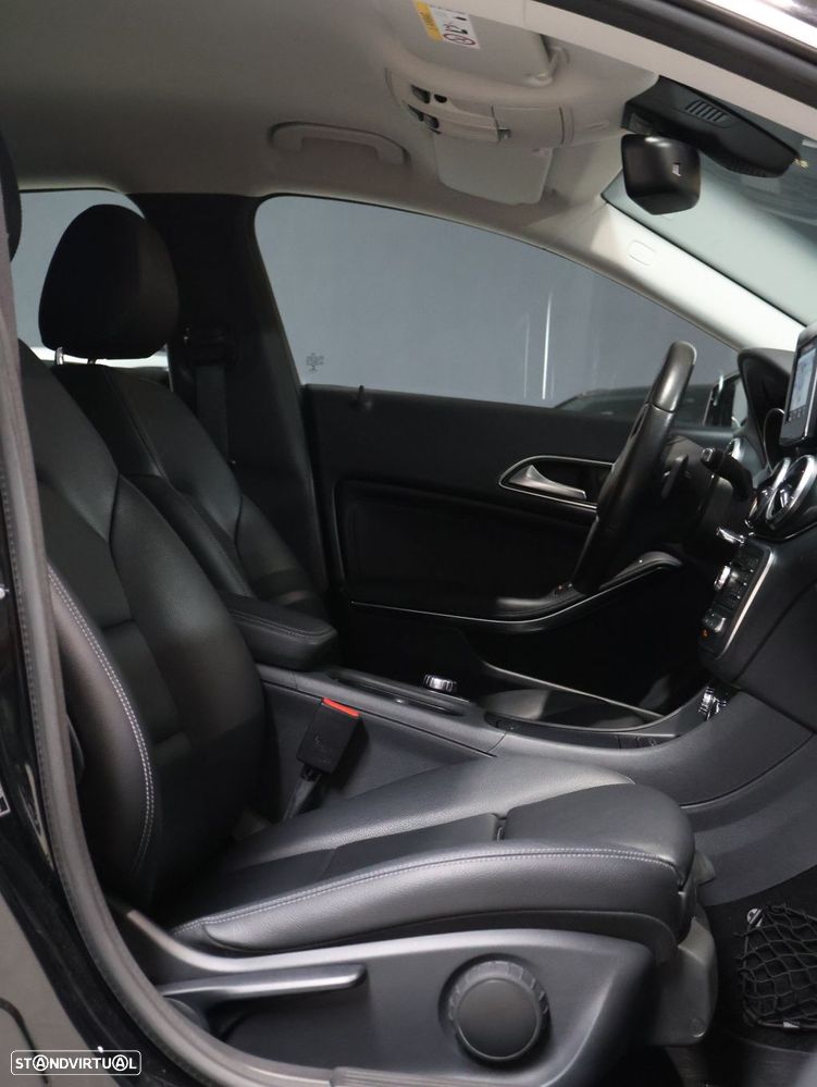 Mercedes-Benz CLA 220 d 4Matic 7G-DCT Urban - 16