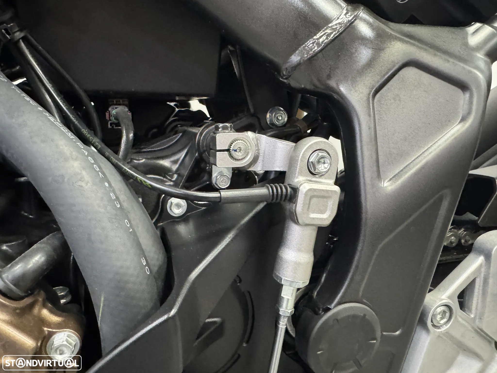Honda CB 650 R - 8