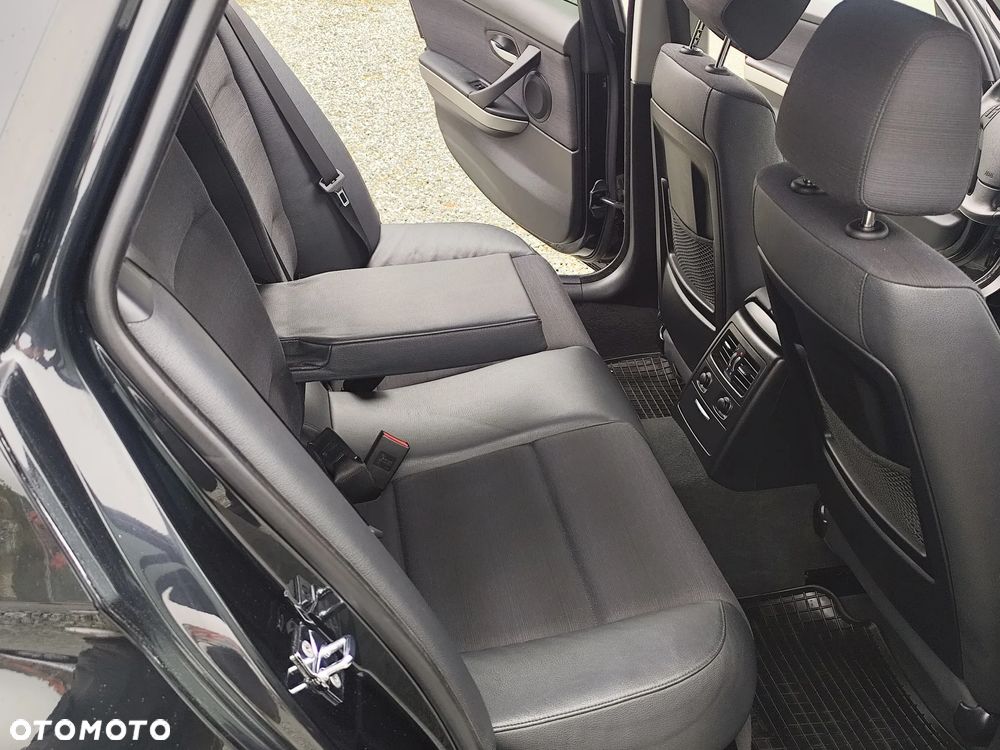 BMW Seria 3 318i - 23