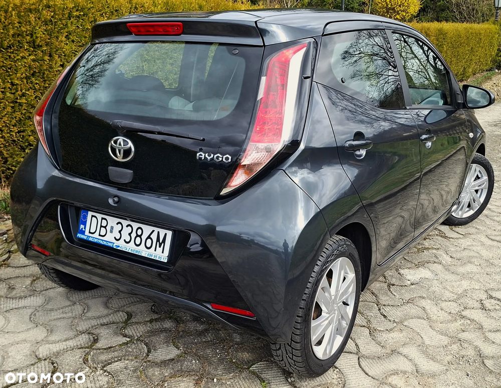 Toyota Aygo x-play touch - 3