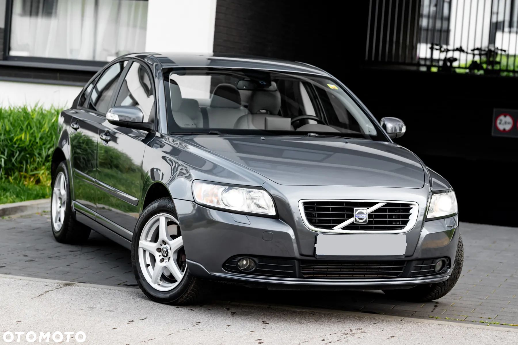 Volvo S40 T5 R-Design - 1
