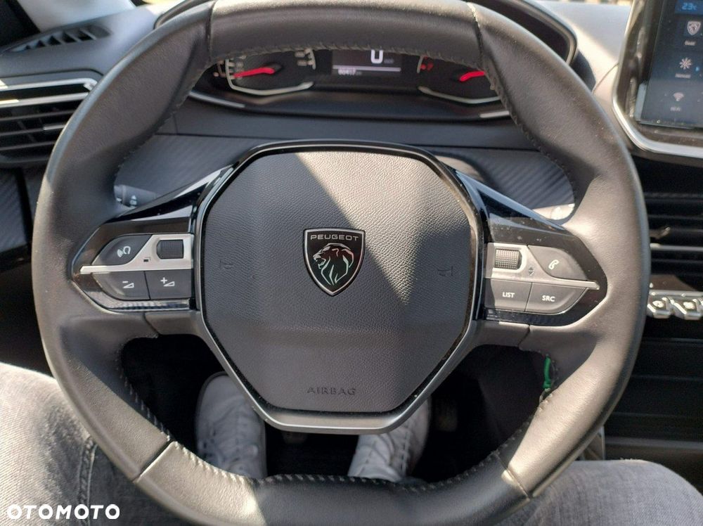 Peugeot 208 - 13
