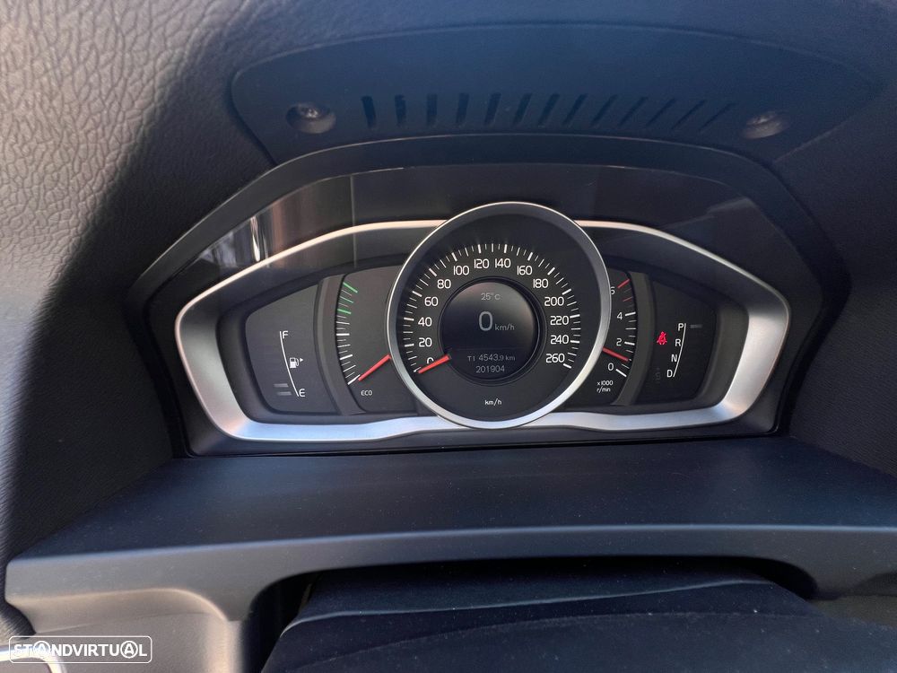 Volvo V60 2.0 D4 Momentum Geartronic - 4