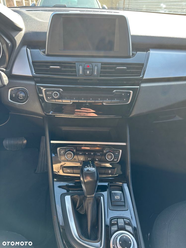 BMW Seria 2 218d - 15
