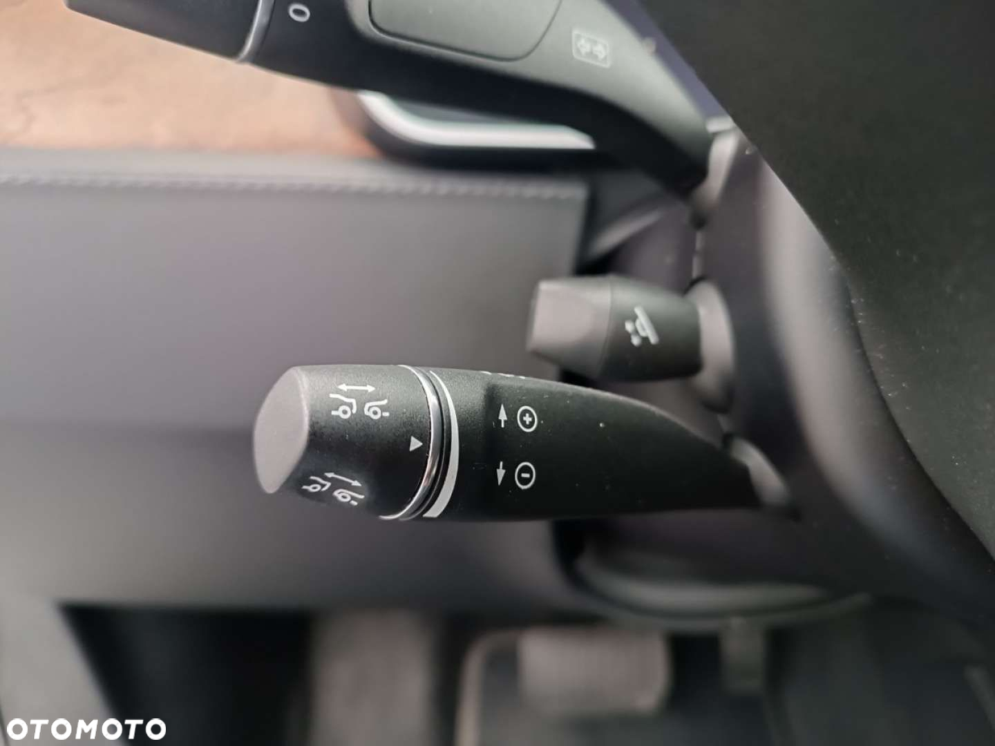 Tesla Model S - 22