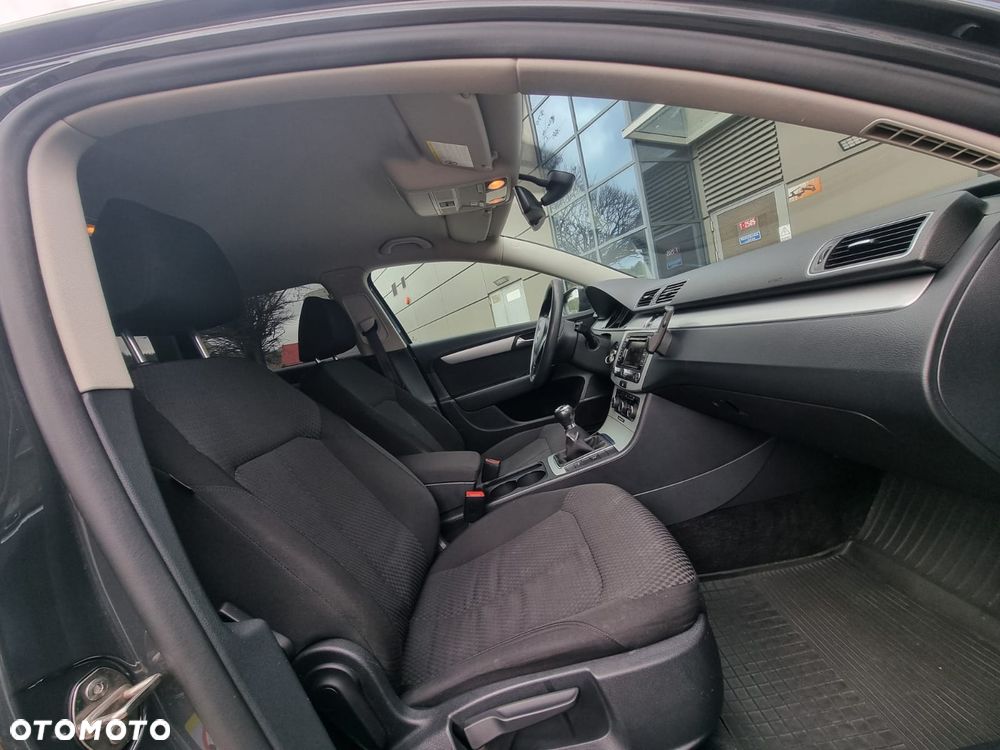 Volkswagen Passat 2.0 TDI Comfortline - 17