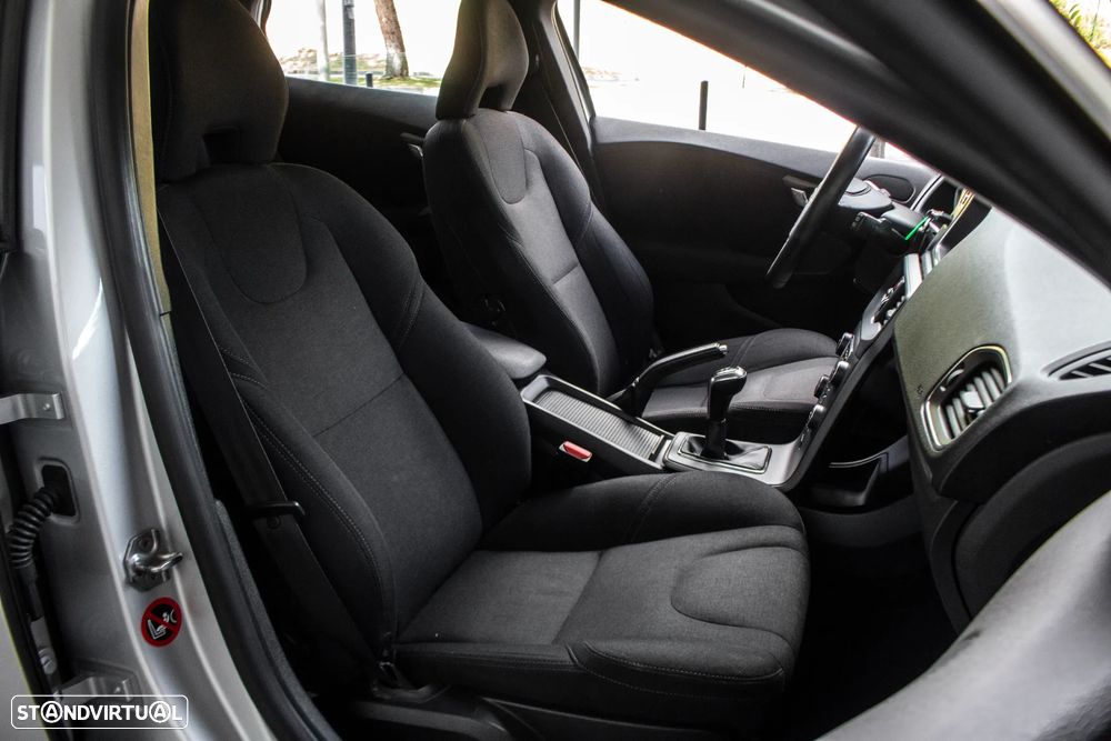 Volvo V40 D2 Kinetic - 24