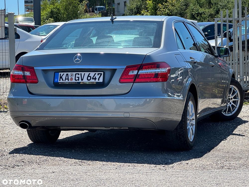 Mercedes-Benz Klasa E 250 CGI BlueEFFICIENCY Avantgarde - 9