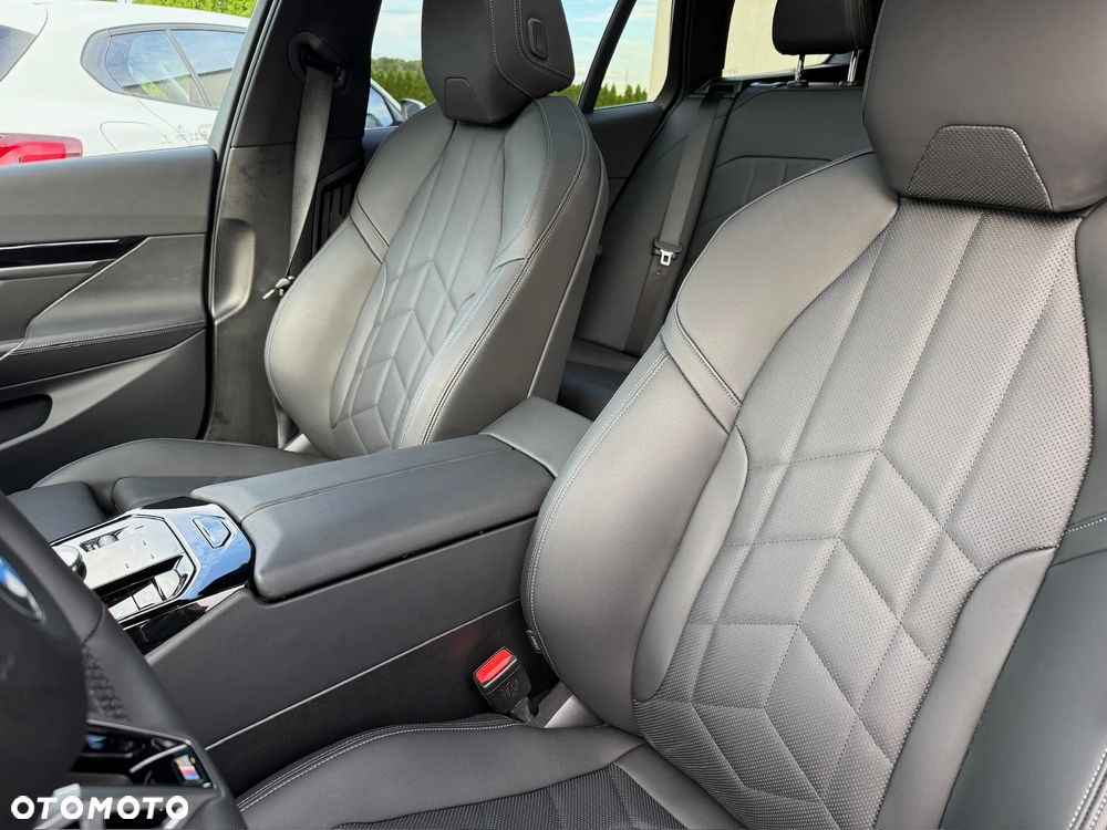 BMW Seria 5 520d xDrive Touring - 31