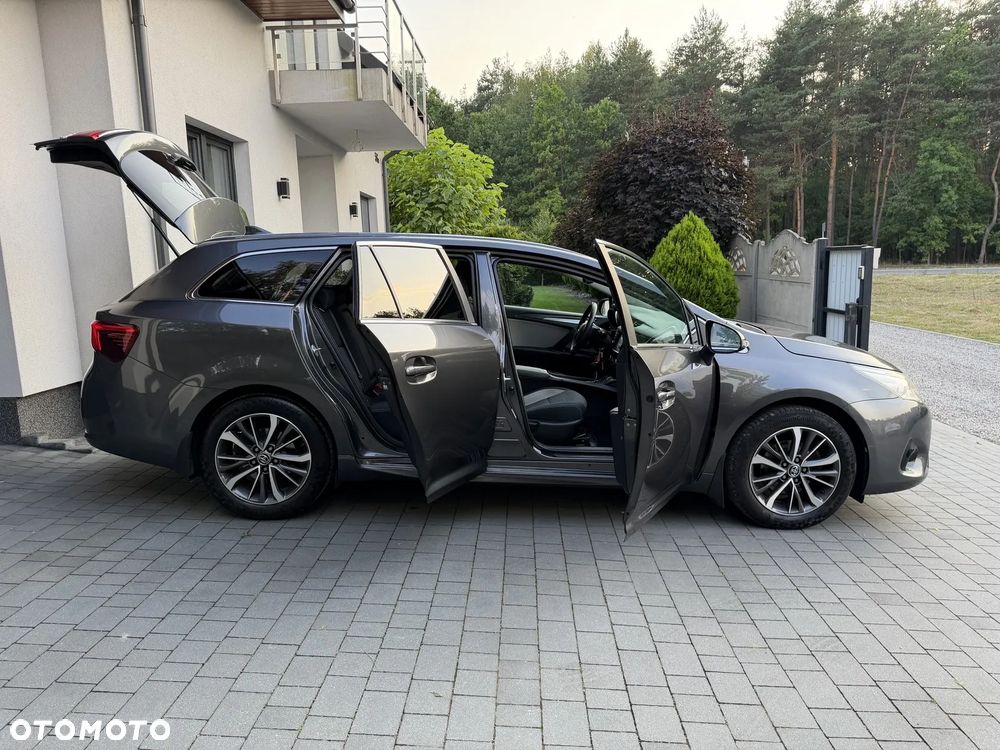 Toyota Avensis 1.8 Premium MS - 18