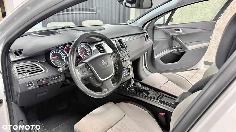 Peugeot 508 RXH 2.0 HDi HYbrid4 - 28