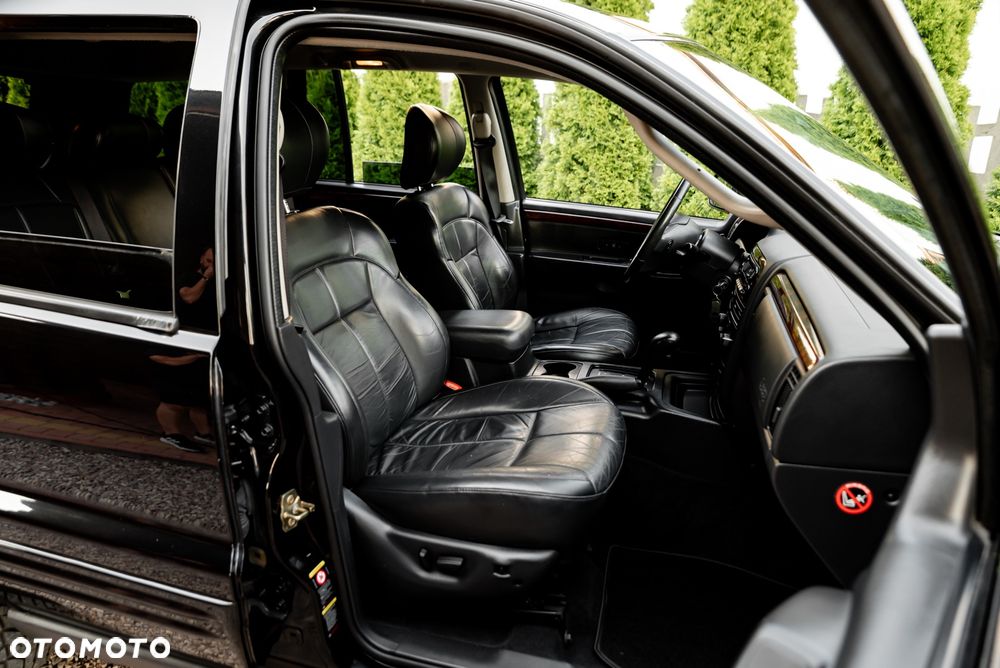 Jeep Grand Cherokee - 23