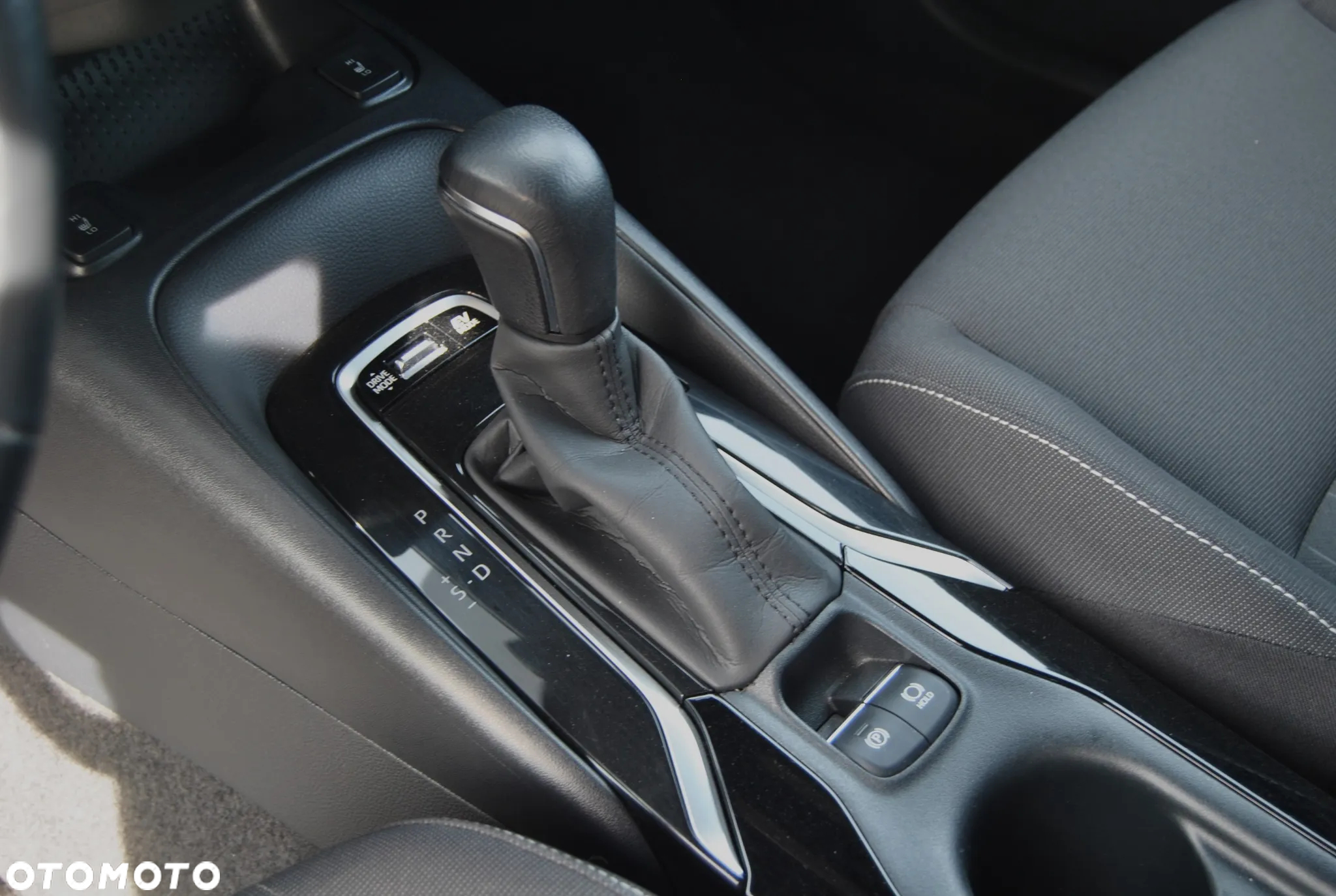 Toyota Corolla 2.0 Hybrid Touring Sports Business Edition - 14