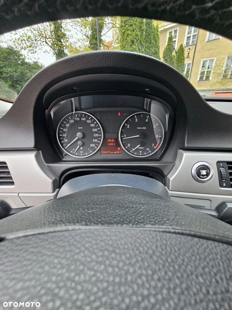 BMW Seria 3 318i - 22