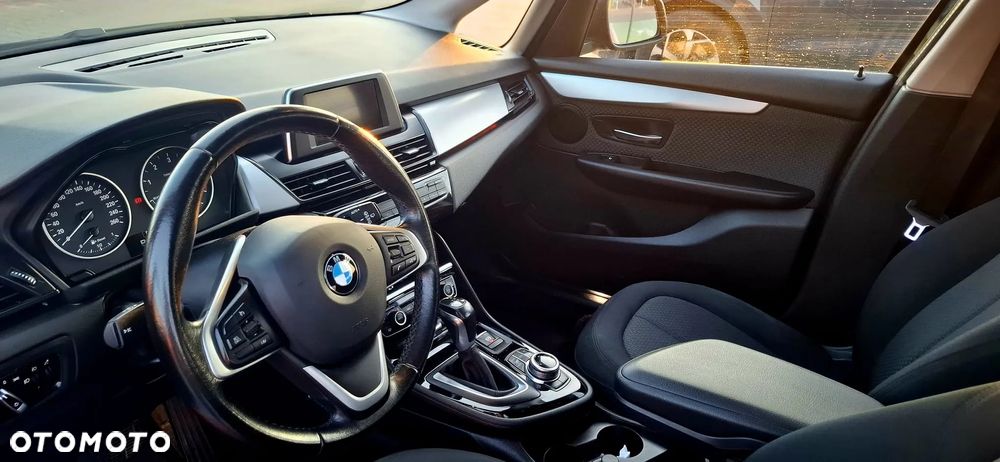 BMW Seria 2 218d - 5
