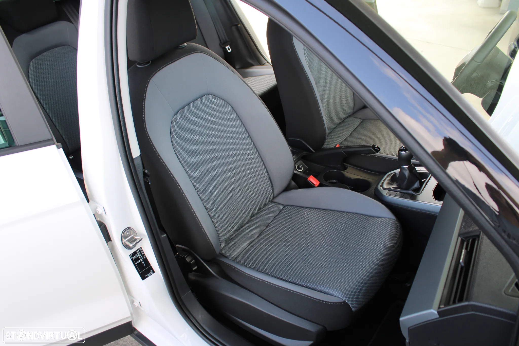 SEAT Arona 1.0 TSI Xcellence - 28