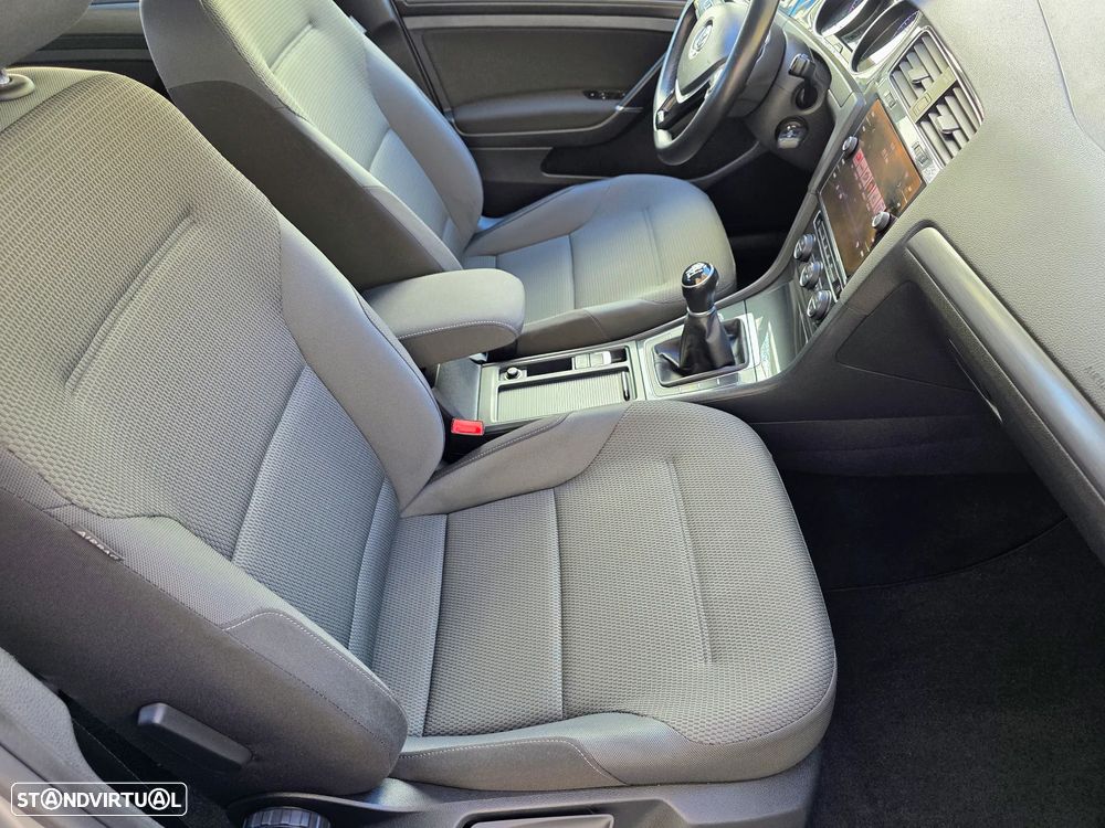 VW Golf 1.0 TSI Confortline - 48