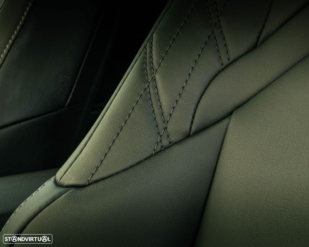 Lexus UX 250h Sport (Ecrã 12.3) - 39