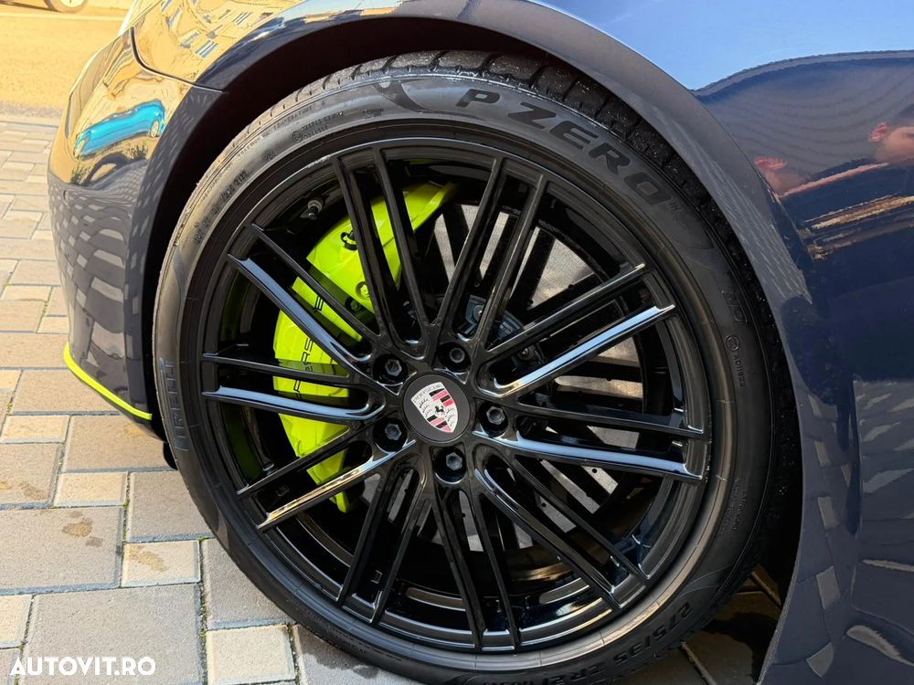 Porsche Panamera Turbo Sport Turismo - 5