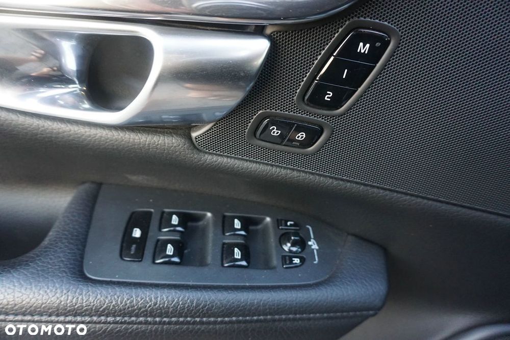 Volvo V90 D4 Momentum - 14