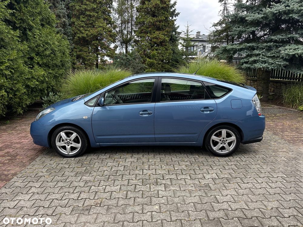 Toyota Prius (Hybrid) Executive - 4