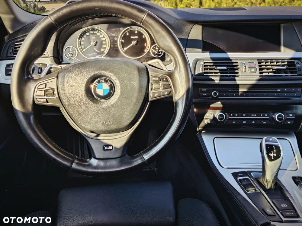 BMW Seria 5 525d - 23
