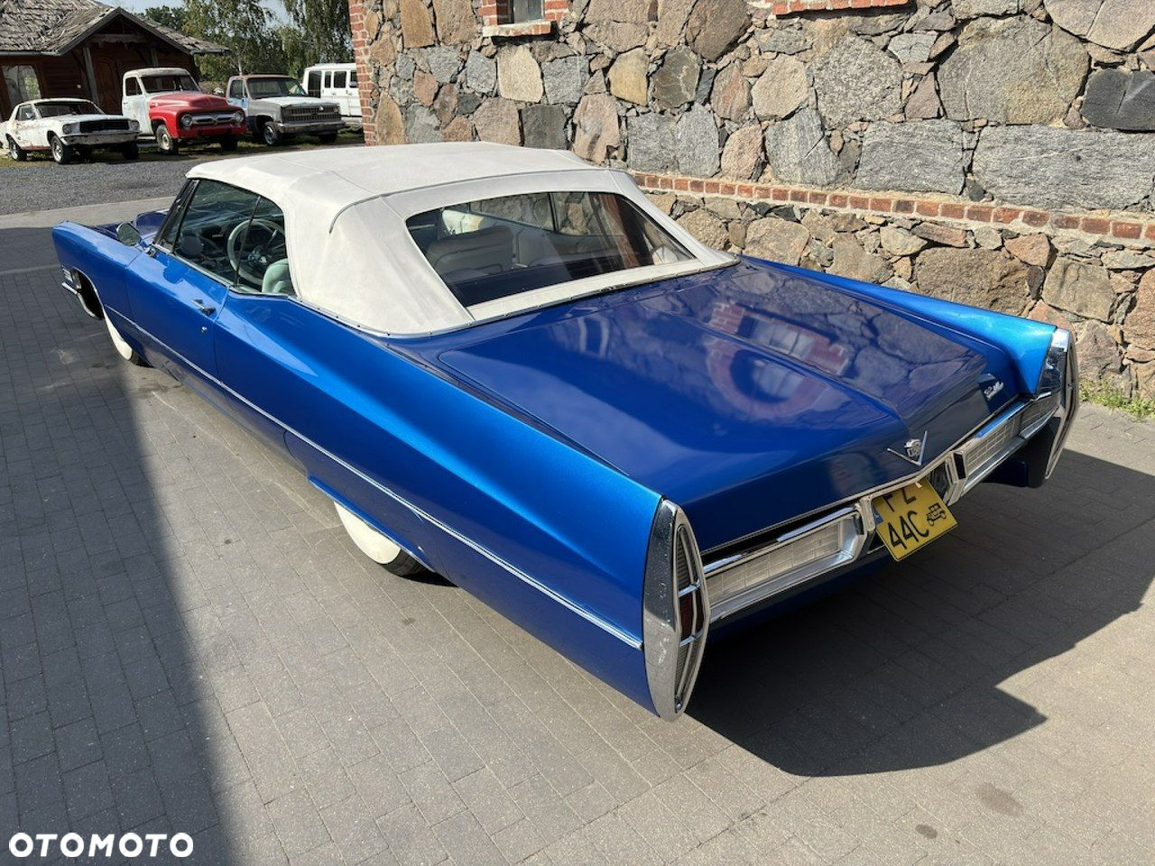 Cadillac Deville - 12