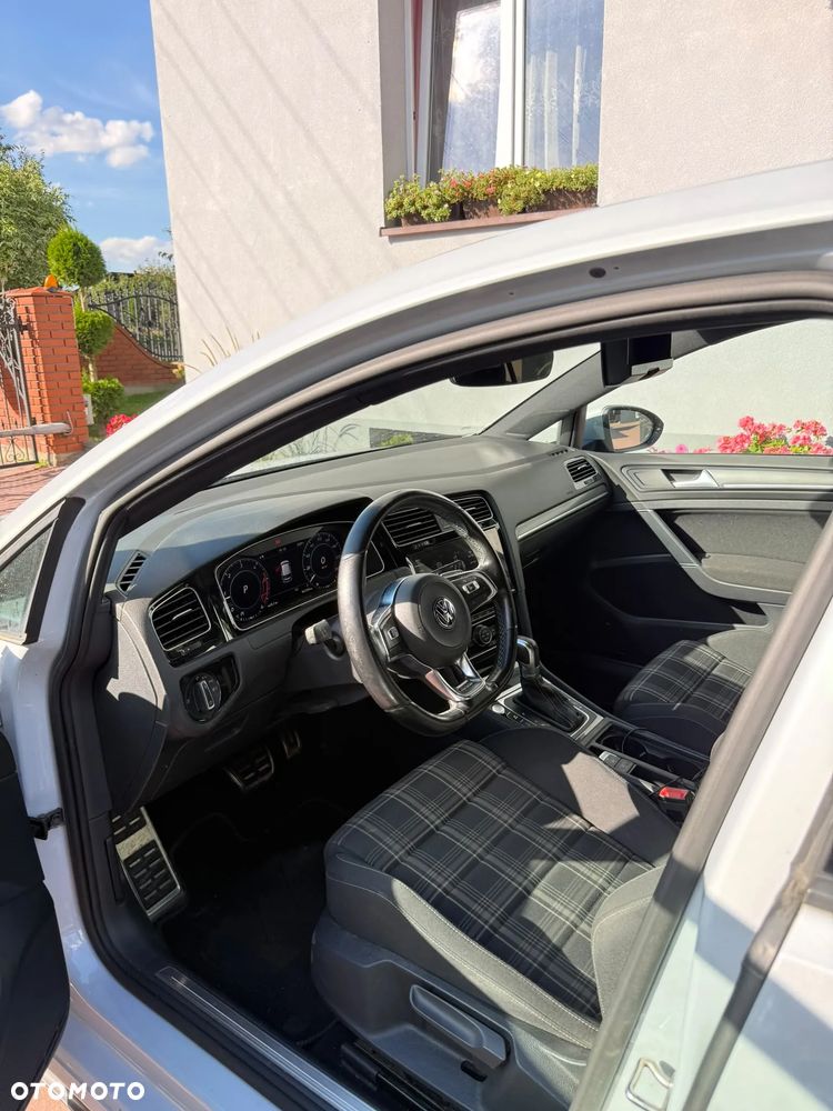 Volkswagen Golf - 7